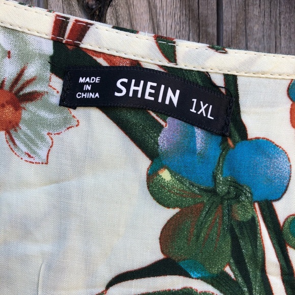 ❌SOLD❌ Split ButtonUp Front Floral Dress - Picture 15 of 16